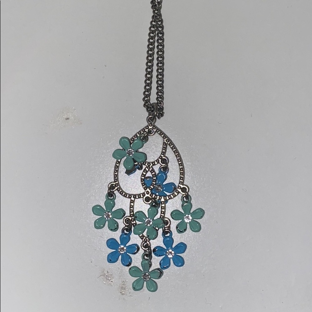 Necklaces - Picture 4 of 4